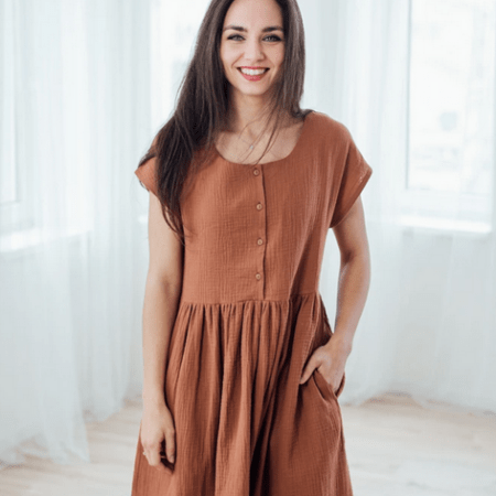 Mušelínové šaty Olivie propínací hnědé - Reparáda