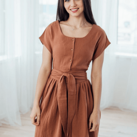 Mušelínové šaty Olivie propínací hnědé - Reparáda