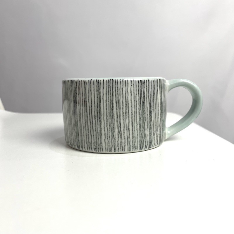 Modrý hrnek porcelánový Čáry 120 ml - Darouge Modrý hrnek porcelánový Čáry 120 ml - Darouge