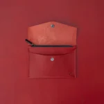 Červená kapsička se zipem – Wood Style