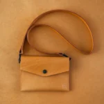 Skořicová kapsička s popruhem – Wood Style