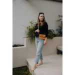 Skořicová kapsička s popruhem – Wood Style