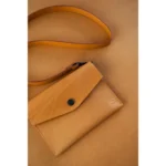 Skořicová kapsička s popruhem – Wood Style