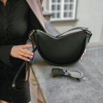 Kabelka Kayra black, zlaté kování – Vena Valnoha