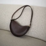 Kabelka Kayra dark brown, zlaté kování – Vena Valnoha