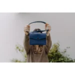 Modrá kapsička s popruhem – Wood Style