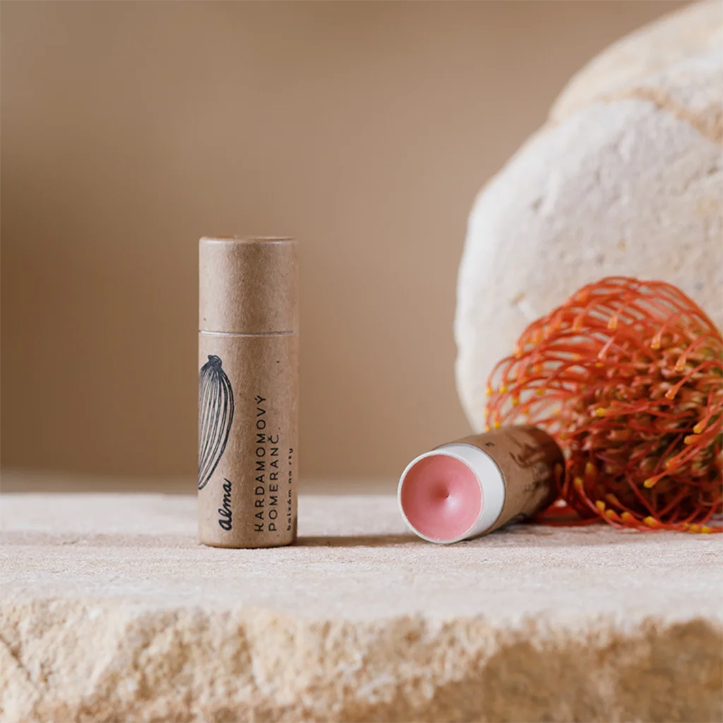 Balzám na rty, Kardamomový pomeranč 12 ml - Alma Balzám na rty, Kardamomový pomeranč 12 ml - Alma