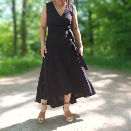 MAXI zavinovací šaty z mušelínu bez rukávu, černé - Fajnea
